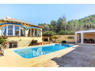 5-Bedroom villa with separate apartment..