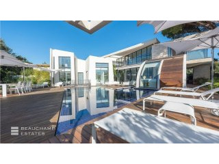 Exceptional Contemporary Property..