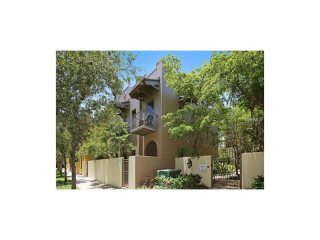 3 bedroom Town House For Sale: 1521 Oak..