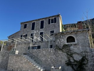 PELJEŠAC, POVIJESNI LJETNIKOVAC