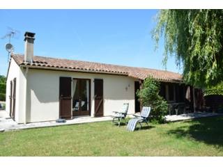 Pretty 3-bed bungalow in good condition..