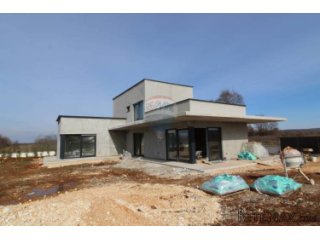 Moderna vila sa bazenom u izgradnji