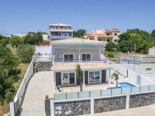 Brand New Modern 4 Bedroom Villa with..