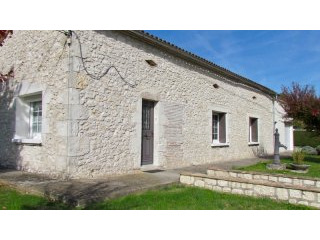 Pretty 3 bed-roomed stone house with..