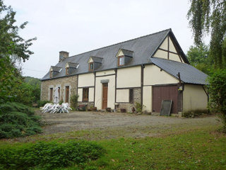 Five Bedroom House with Outbuildings