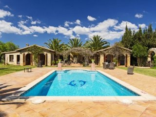 Spacious Country House Near Biniagual