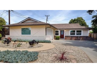 3 bedroom House For Sale: 548 Walnut Ln