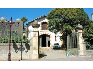 Impressive Barn With Garden In Popular..