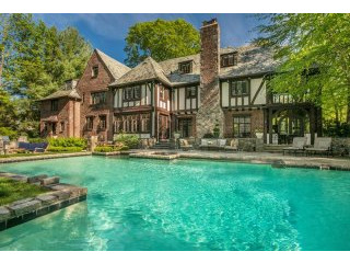 6 bedroom House For Sale: 10 Sound Road..