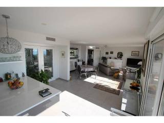 Nicely presented top floor four bed