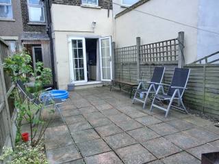 2 bedroom house in QUEENBOROUGH