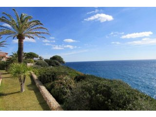 First line villa with breathtaking..