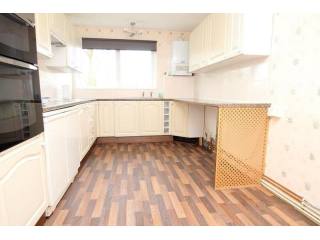 2 bedroom Property For Rent: Oak Road..
