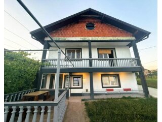 Renovirana kuća s mogućnošću odvajanja u dvije jedinice