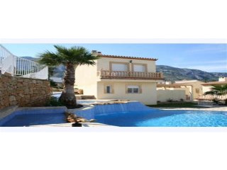 2 Bedrooms - Villa - Alicante - For Sale