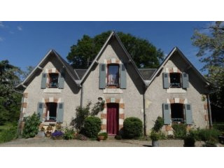 UNIQUE country house with lots of..
