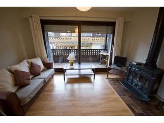 Superbly refurbished 2 bedroom flat in..