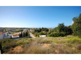 Plot of 590 sq m, with approved project..