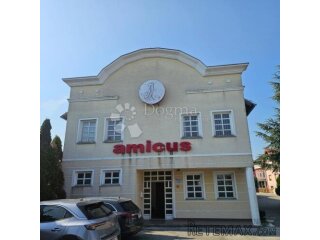 Poslovna zgrada sa skladištem i uredima za najam u blizini V
