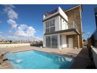 4 Bedroom 4 Bathroom Villa In..