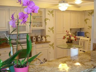 2 bedroom Flat For Sale: 5047 N Highway..