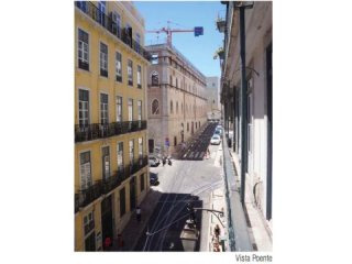 Lisbon T3 Apartment for Sale, Santa..