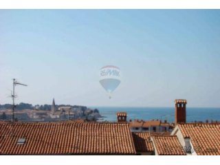 POREČ - Prostran stan sa prekrasnim pogledom
