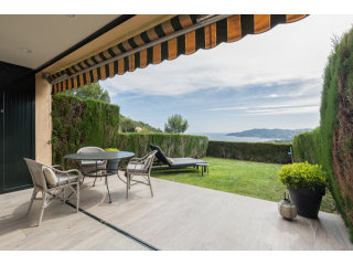 Semi-detached house for sale with sea..