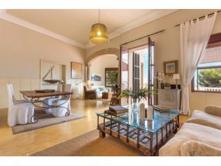 Apartment with views of the Paseo..