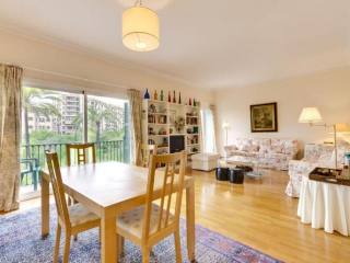 Lovely apartment with balcony on Paseo..
