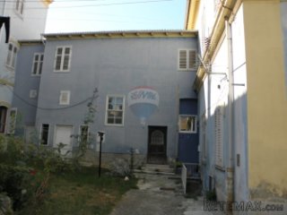 Pula-centar stan za renovaciju