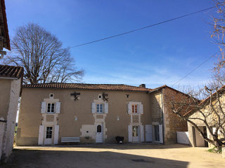 Well Renovated Stone House With Garden..