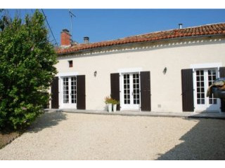 3 Bedroom Single Storey House Near All..