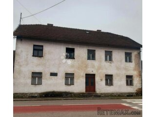 Kuća za adaptaciju u Drežnici sa 8 stanova