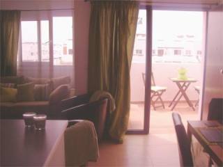 2 bedroom Apartment For Sale: 1st..
