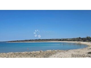Atraktivno poljoprivredno zemljište uz plažu – rijetko na tr
