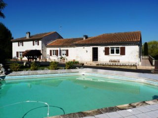 Beautiful property of 2 houses, ideal..