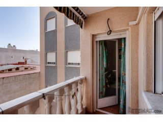 Apartamento en muy buen estado en Torrevieja. Está situado..