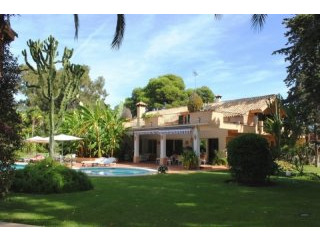 9 Bedrooms - Villa - Malaga - For Sale