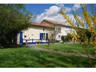 Gorgeous property with 4-bed gite and..