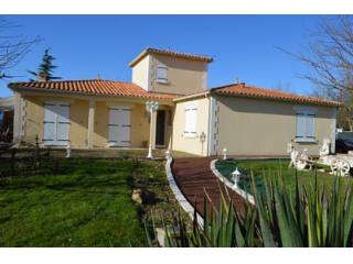 Beautiful modern villa and pool within..