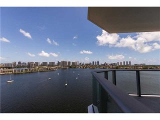 3 bedroom Flat For Sale: 17301 Biscayne..
