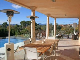 Magnificent Villa With Excellent..