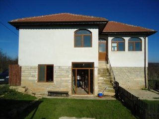 3 BED fully refurbished property with..
