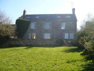 Charming Property with Detached House