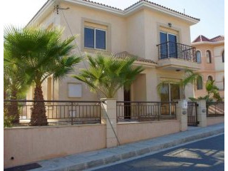 Luxury villa in Ayios Tychonas