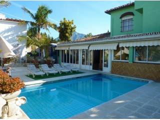 Villa for sale in The Golden Mile..