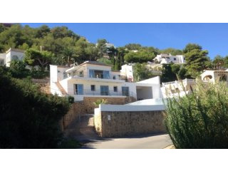V1549 - Stunning 3 Bed Villa With Sea..