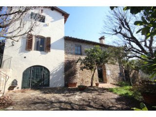 Classic Tuscan Land House