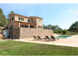 Impressing country estate with..